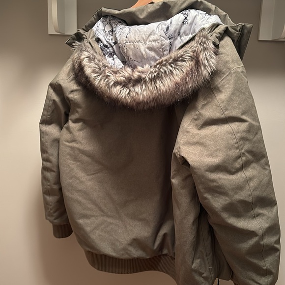 The North Face Tan Puffer Jacket - Picture 3 of 9